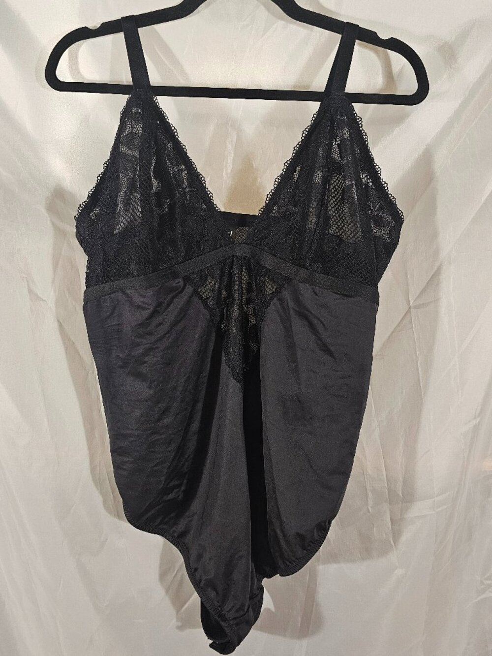 Torrid pretty satin and lace teddy. Size 2. Like new.